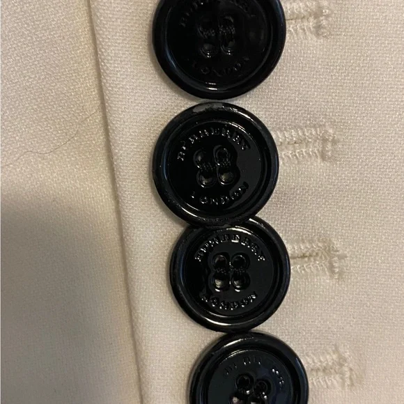 BURBERRY WHITE TUXEDO BLAZER, SIZE  6 YELLOW STAINS AND WEAR ON THE NECK& BOTTOM - Picture 9 of 14